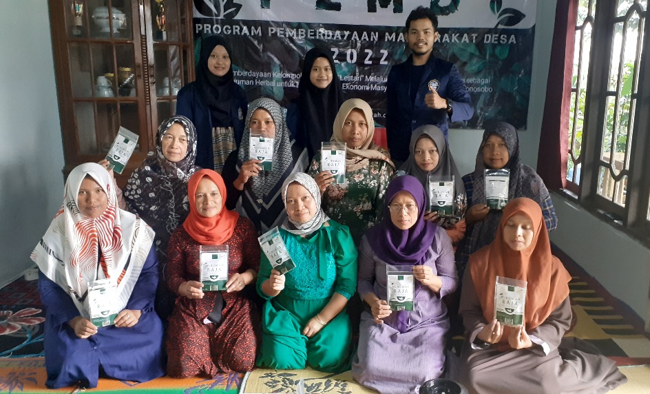 Tim Program Pemberdayaan Masyarakat Desa (P2MD) Politeknik Negeri Semarang Menggagas Inovasi Minuman Herbal Daun Rami dan Jahe